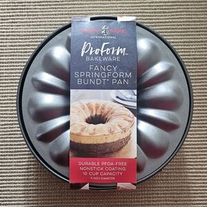 NWT! Nordic Ware International Proform Fancy Springform 9" Bundt Pan